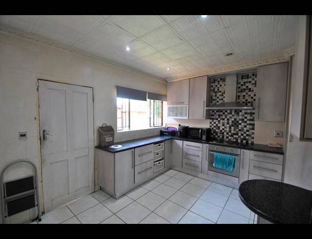 4 BEDROOM HOUSE FOR SALE IN DAWN PARK